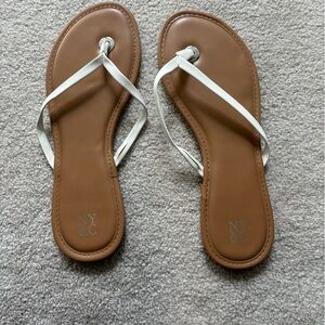 New York & Company White Leather Flip Flop, Size 9